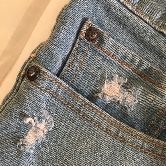 Old Navy light wash Slim tapered Jeans - Picture 2 of 6